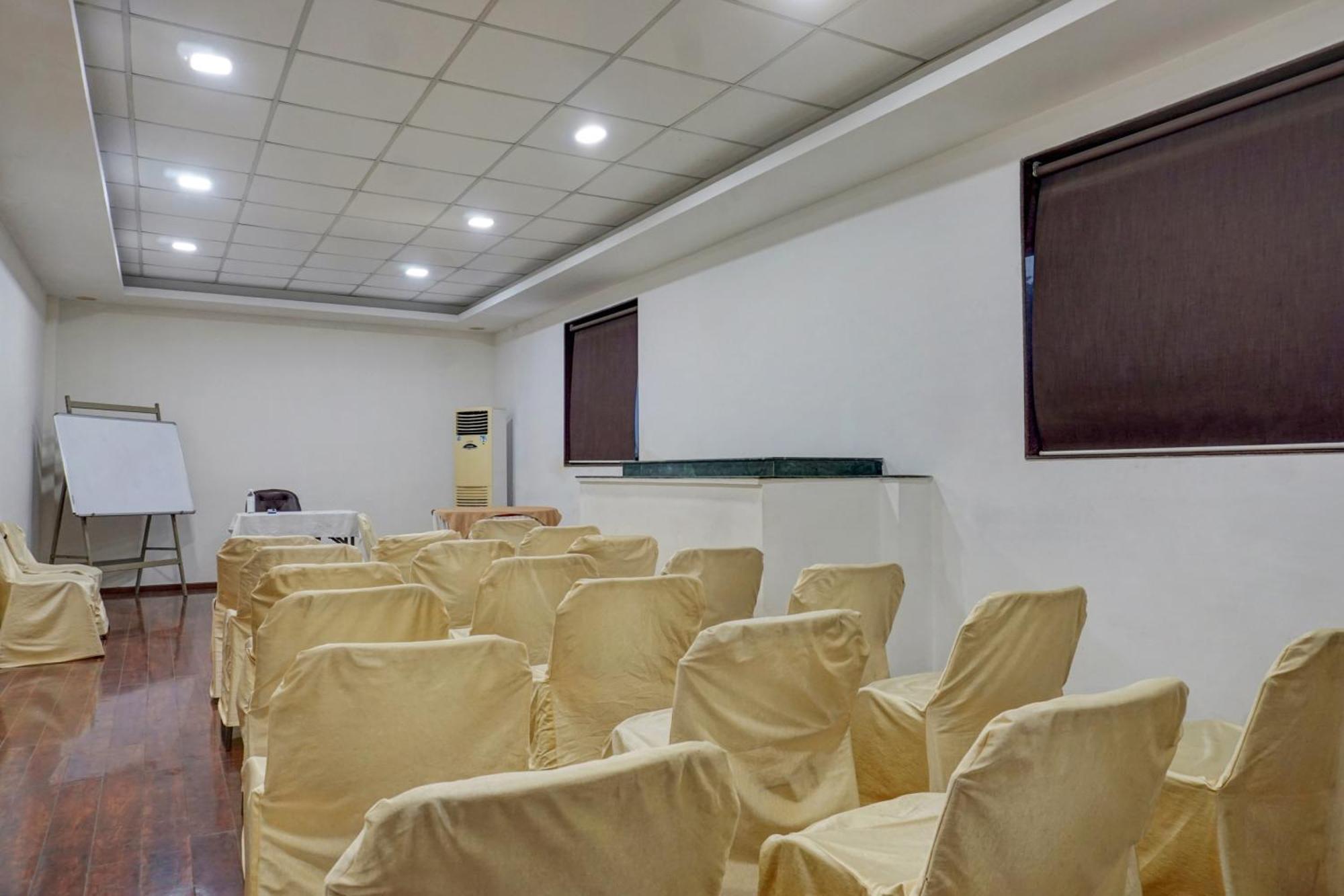 Townhouse Oak Orchard Hotel Pune Exterior foto
